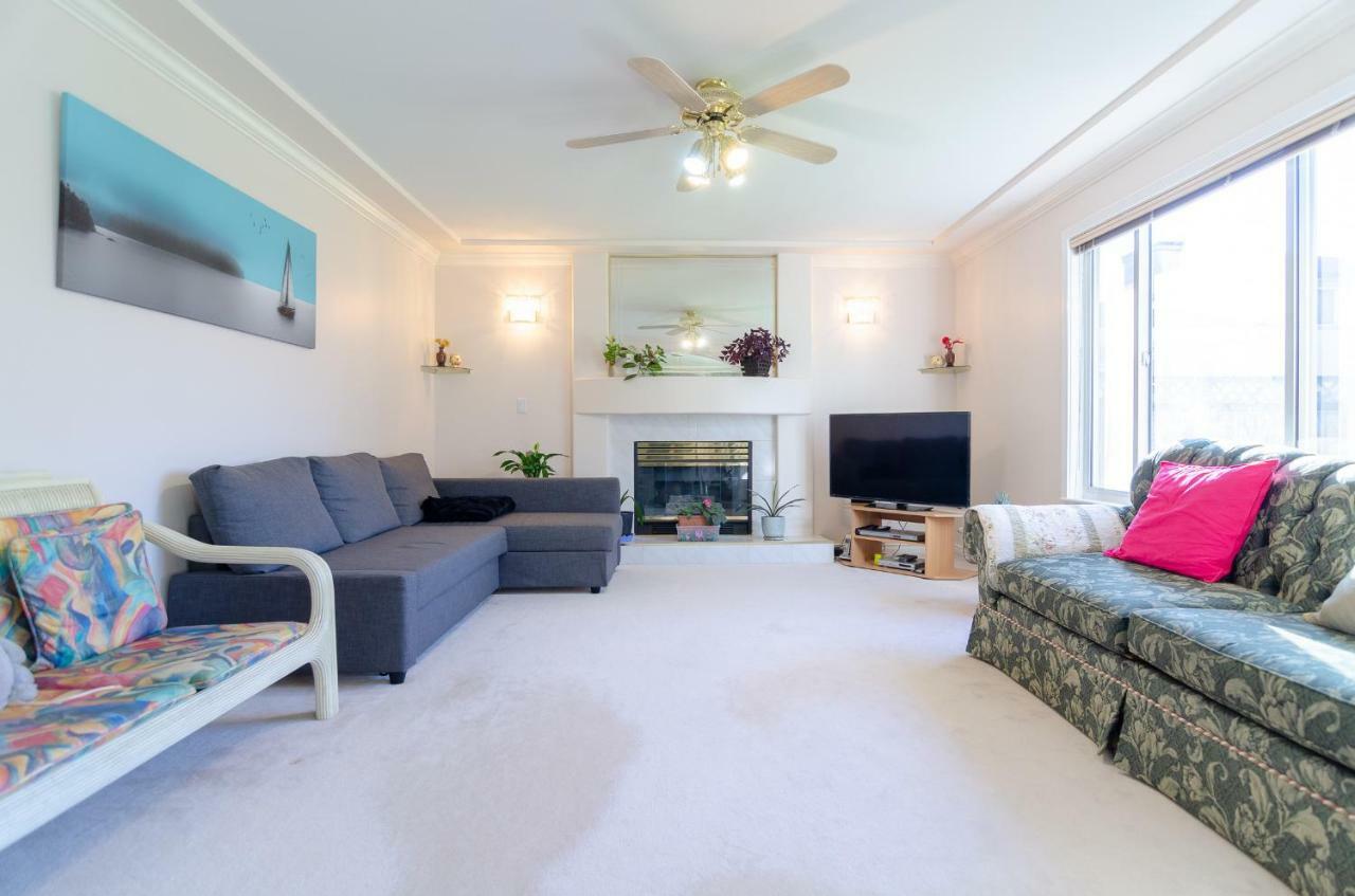Great Guest Suite In A Gorgeous House ニューウエストミンスター エクステリア 写真